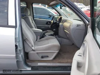 2007 Chevrolet TrailBlazer LS with VIN 1GNDS13SX72241889, listed as a IAAI auction lot 41244149 with 257,485 mi miles. Bid and sale history available at carsss.com. Image 5.