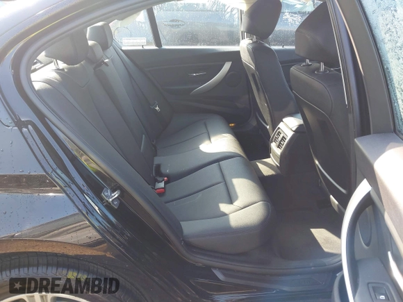 2013 BMW 3 Series 320i xDrive z VIN WBA3C3C53DF979221, wystawiony jako IAAI lot #42577544 z przebiegiem 97 135 mil mil oraz . Historia ofert i sprzedaży dostępna na DreamBid. Obrazek 8.