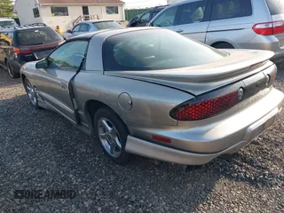 2000 Pontiac Firebird Firebird z VIN 2G2FS22K3Y2172035, wystawiony jako IAAI lot #42079941 z przebiegiem Nie podano mil oraz . Historia ofert i sprzedaży dostępna na DreamBid. Obrazek 3.