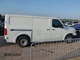2016 Nissan NV SV z VIN 1N6BF0KM3GN816119, wystawiony jako IAAI lot #42559724 z przebiegiem 77 439 mil mil oraz . Historia ofert i sprzedaży dostępna na DreamBid. Obrazek 13.