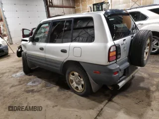 1998 Toyota RAV4 with VIN JT3HP10VXW7075633, listed as a Copart auction lot 52632125 with 185,392 mi miles and Non repairable. Bid and sale history available at DreamBid. Image 2.