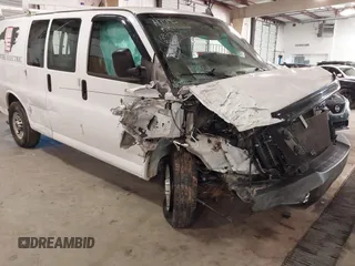 2020 GMC Savana Cargo Van with VIN 1GTW7AFP2L1273696, listed as a IAAI auction lot 41260652 with 73,307 mi miles. Bid and sale history available at carsss.com. Image 6.