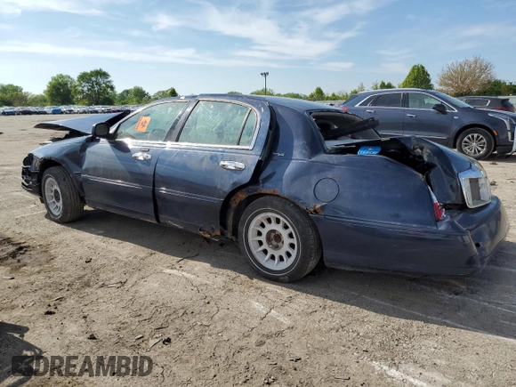 2001 Lincoln Town Car Signature z VIN 1LNHM82W81Y634842, wystawiony jako Copart lot #56839175 z przebiegiem Nie podano mil oraz Szkoda całkowita • Salvage title. Historia ofert i sprzedaży dostępna na DreamBid. Obrazek 2.