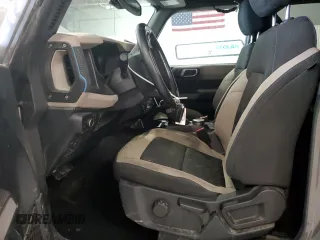 2022 Ford Bronco z VIN 1FMEE5DPXNLB55992, wystawiony jako Copart lot #62194195 z przebiegiem 70 264 mil mil oraz Szkoda całkowita • Salvage title. Historia ofert i sprzedaży dostępna na DreamBid. Obrazek 7.