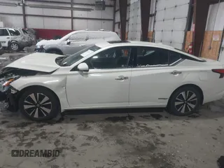 2019 Nissan Altima 2.5 SV with VIN 1N4BL4DV2KC146808, listed as a IAAI auction lot 41573414 with 52,213 mi miles. Bid and sale history available at carsss.com. Image 15.