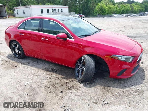 2019 Mercedes-Benz A 220 z VIN WDD3G4EB5KW022155, wystawiony jako IAAI lot #42132650 z przebiegiem 83 511 mil mil oraz . Historia ofert i sprzedaży dostępna na DreamBid. Obrazek 1.