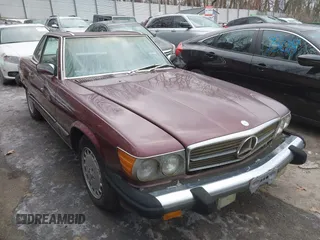 1988 Mercedes-Benz 560 Series 560SL with VIN WDBBA48D0JA077921, listed as a IAAI auction lot 41450795 with 155,749 mi miles. Bid and sale history available at carsss.com. Image 1.