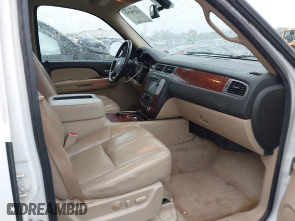 2008 Chevrolet Suburban LTZ z VIN 3GNFK16338G185462, wystawiony jako IAAI lot #42298299 z przebiegiem 301 758 mil mil oraz . Historia ofert i sprzedaży dostępna na DreamBid. Obrazek 5.