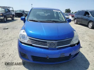 2009 Nissan Versa SL z VIN 3N1BC13E39L498629, wystawiony jako Copart lot #59443985 z przebiegiem 141 305 mil mil oraz Czysty tytuł • Clean title. Historia ofert i sprzedaży dostępna na DreamBid. Obrazek 5.