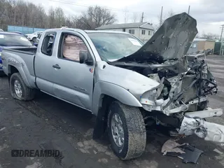 2010 Toyota Tacoma z VIN 5TEUU4ENXAZ736110, wystawiony jako IAAI lot #41951329 z przebiegiem 243 221 mil mil oraz . Historia ofert i sprzedaży dostępna na DreamBid. Obrazek 1.