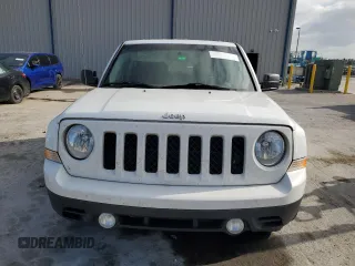 2017 Jeep Patriot Sport z VIN 1C4NJPBA5HD115599, wystawiony jako Copart lot #54739995 z przebiegiem 153 509 mil mil oraz Szkoda całkowita • Salvage title. Historia ofert i sprzedaży dostępna na DreamBid. Obrazek 5.