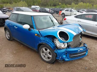 2011 MINI Hardtop z VIN WMWSU3C55BT252427, wystawiony jako IAAI lot #42118852 z przebiegiem 151 077 mil mil oraz . Historia ofert i sprzedaży dostępna na DreamBid. Obrazek 1.