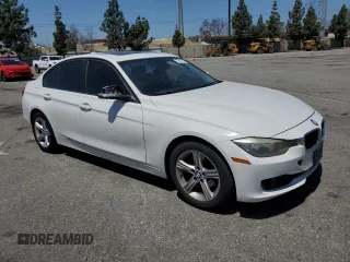 2013 BMW 3 Series 328i z VIN WBA3C1C56DF436269, wystawiony jako Copart lot #57311725 z przebiegiem 139 482 mil mil oraz Szkody całkowita. Historia ofert i sprzedaży dostępna na DreamBid. Obrazek 4.