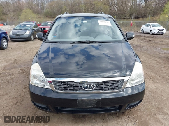 2011 Kia Sedona LX with VIN KNDMG4C7XB6368795, listed as a IAAI auction lot 42095251 with 146,813 mi miles. Bid and sale history available at carsss.com. Image 6.