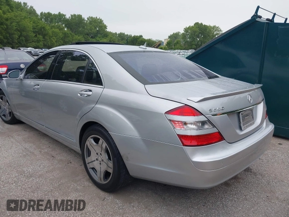 2007 Mercedes-Benz S 550 с VIN WDDNG71X37A116065, выставлен на аукционе IAAI как лот 42349553 с пробегом 139 572 миль миль и . История ставок и продаж доступна на DreamBid. Изображение 3.