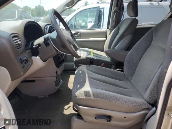 2005 Dodge Caravan SE с VIN 2D4GP24RX5R360598, выставлен на аукционе Copart как лот 60288075 с пробегом 126 609 миль миль и На запчасти • Non repairable. История ставок и продаж доступна на DreamBid. Изображение 7.