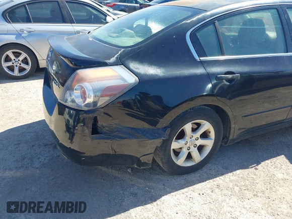 2007 Nissan Altima 2.5 with VIN 1N4AL21E47N412233, listed as a IAAI auction lot 41812412 with 200,451 mi miles. Bid and sale history available at carsss.com. Image 6.