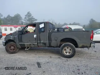 2003 Ford F-250 XL с VIN 1FTNX21P93EC92473, выставлен на аукционе IAAI как лот 41801195 с пробегом Не указан миль и . История ставок и продаж доступна на DreamBid. Изображение 15.
