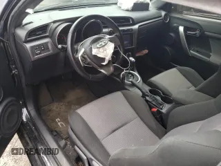 2016 Scion tC z VIN JTKJF5C77GJ020445, wystawiony jako Copart lot #58359755 z przebiegiem 104 576 mil mil oraz Tytuł czysty. Historia ofert i sprzedaży dostępna na DreamBid. Obrazek 8.