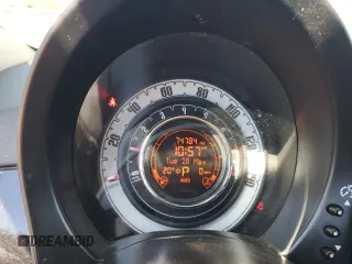2013 FIAT 500 Pop z VIN 3C3CFFAR0DT748644, wystawiony jako Copart lot #57178355 z przebiegiem 74 784 mil mil oraz Szkody całkowita. Historia ofert i sprzedaży dostępna na DreamBid. Obrazek 9.