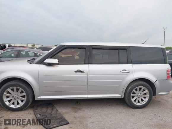 2011 Ford Flex SEL z VIN 2FMGK5CCXBBD24775, wystawiony jako IAAI lot #42184649 z przebiegiem 224 106 mil mil oraz . Historia ofert i sprzedaży dostępna na DreamBid. Obrazek 14.