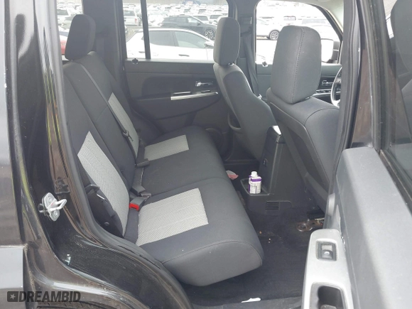 2009 Jeep Liberty Limited with VIN 1J8GN58K79W538605, listed as a IAAI auction lot 41883337 with 133,263 mi miles. Bid and sale history available at carsss.com. Image 8.