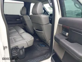 2006 Lincoln Mark LT with VIN 5LTPW18516FJ22601, listed as a IAAI auction lot 41819967 with 231,890 mi miles. Bid and sale history available at carsss.com. Image 8.