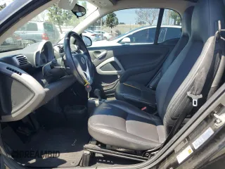 2009 Smart fortwo Pure z VIN WMEEJ31X79K272757, wystawiony jako Copart lot #54772585 z przebiegiem 100 977 mil mil oraz Szkody całkowita. Historia ofert i sprzedaży dostępna na DreamBid. Obrazek 7.