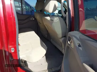 2008 Nissan Frontier SE z VIN 1N6AD07UX8C445256, wystawiony jako IAAI lot #42268253 z przebiegiem 174 692 mil mil oraz . Historia ofert i sprzedaży dostępna na DreamBid. Obrazek 8.