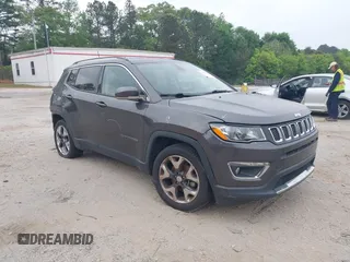 2020 Jeep Compass Limited z VIN 3C4NJCCB0LT128635, wystawiony jako IAAI lot #42085121 z przebiegiem 166 511 mil mil oraz . Historia ofert i sprzedaży dostępna na DreamBid. Obrazek 1.