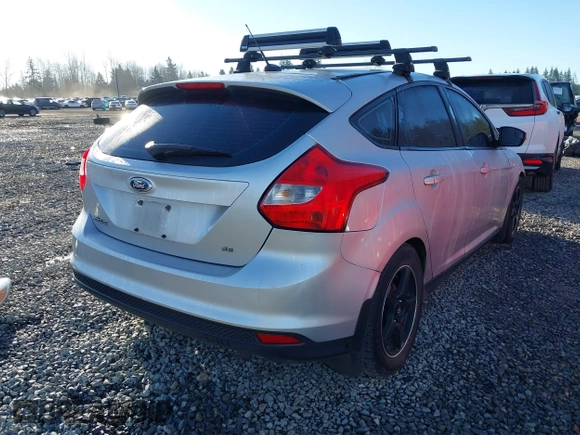 2014 Ford Focus SE z VIN 1FADP3K24EL399942, wystawiony jako IAAI lot #41697216 z przebiegiem 112 393 mil mil oraz . Historia ofert i sprzedaży dostępna na DreamBid. Obrazek 4.