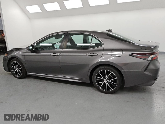 2022 Toyota Camry SE with VIN 4T1T11AK4NU633449, listed as a Copart auction lot 53923245 with 58,810 mi miles and Clean Title. Bid and sale history available at DreamBid. Image 2.