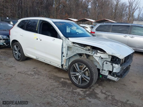 2021 Volvo XC60 Momentum with VIN YV4102DK3M1700720, listed as a IAAI auction lot 41087871 with 39,385 mi miles. Bid and sale history available at carsss.com. Image 1.
