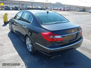 2014 Hyundai Genesis 3.8L with VIN KMHGC4DD5EU260674, listed as a IAAI auction lot 41535088 with 92,533 mi miles. Bid and sale history available at carsss.com. Image 3.