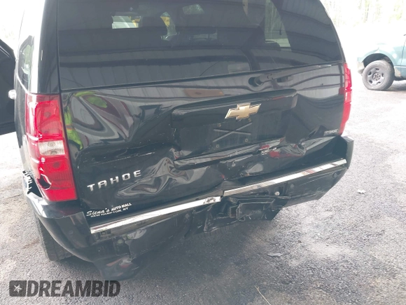 2009 Chevrolet Tahoe LTZ z VIN 1GNFK330X9R219064, wystawiony jako IAAI lot #42261154 z przebiegiem 125 511 mil mil oraz . Historia ofert i sprzedaży dostępna na DreamBid. Obrazek 6.