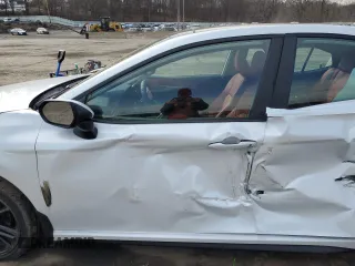 2025 Toyota Camry LE с VIN 4T1DBADK1SU517408, выставлен на аукционе Copart как лот 49712205 с пробегом 3 700 миль миль и Списание • Salvage title. История ставок и продаж доступна на DreamBid. Изображение 7.