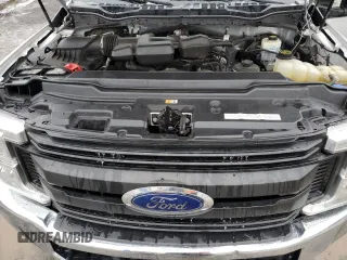 2019 Ford F-250 XL z VIN 1FT7X2B61KEF55620, wystawiony jako Copart lot #44321215 z przebiegiem 105 823 mil mil oraz Szkoda całkowita • Salvage title. Historia ofert i sprzedaży dostępna na DreamBid. Obrazek 11.