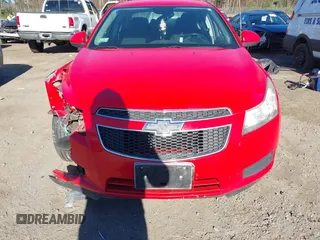 2014 Chevrolet Cruze 1LT z VIN 1G1PC5SB8E7230345, wystawiony jako IAAI lot #40846271 z przebiegiem 175 349 mil mil oraz . Historia ofert i sprzedaży dostępna na DreamBid. Obrazek 13.