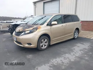 2011 Toyota Sienna LE AAS with VIN 5TDKK3DC0BS025523, listed as a IAAI auction lot 41114051 with 1 mi miles. Bid and sale history available at carsss.com. Image 2.