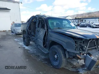 2004 Chevrolet Avalanche Z71 with VIN 3GNEK12T54G237444, listed as a IAAI auction lot 41592288 with 102,589 mi miles. Bid and sale history available at carsss.com. Image 6.