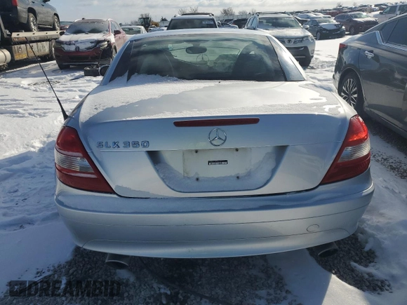 2005 Mercedes-Benz SLK 230/320 z VIN WDBWK56F15F046744, wystawiony jako Copart lot #44505245 z przebiegiem Nie podano mil oraz Szkoda całkowita • Salvage title. Historia ofert i sprzedaży dostępna na DreamBid. Obrazek 6.
