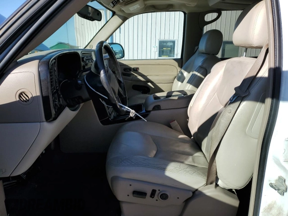 2005 Chevrolet Suburban Z71 with VIN 3GNFK16Z35G217438, listed as a Copart auction lot 43294115 with 100,353 mi miles and Salvage Title. Bid and sale history available at carsss.com. Image 7.