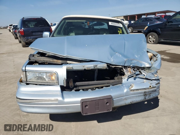 1997 Lincoln Town Car Signature z VIN 1LNLM82W2VY637722, wystawiony jako Copart lot #46865555 z przebiegiem Nie podano mil oraz Szkody całkowita. Historia ofert i sprzedaży dostępna na DreamBid. Obrazek 5.