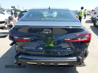 2025 Toyota Camry LE z VIN 4T1DAACK7SU531768, wystawiony jako IAAI lot #42187559 z przebiegiem 26 348 mil mil oraz . Historia ofert i sprzedaży dostępna na DreamBid. Obrazek 17.