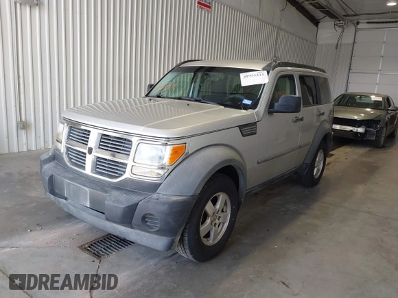 2007 Dodge Nitro SXT z VIN 1D8GT28K17W615978, wystawiony jako IAAI lot #41955211 z przebiegiem 142 741 mil mil oraz . Historia ofert i sprzedaży dostępna na DreamBid. Obrazek 6.