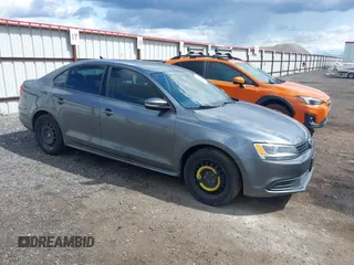 2014 Volkswagen Jetta SE z VIN 3VWD17AJ1EM359809, wystawiony jako IAAI lot #42095756 z przebiegiem 135 620 mil mil oraz . Historia ofert i sprzedaży dostępna na DreamBid. Obrazek 1.