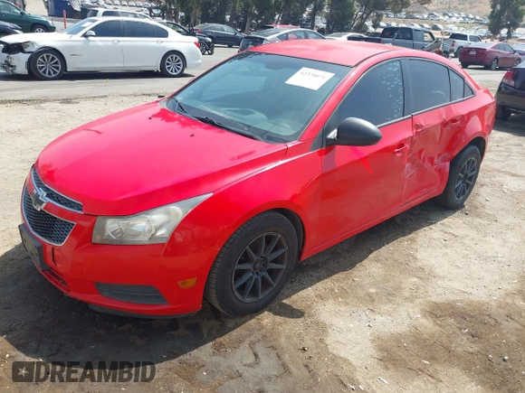 2014 Chevrolet Cruze LS z VIN 1G1PA5SG3E7474065, wystawiony jako IAAI lot #42370071 z przebiegiem 140 795 mil mil oraz . Historia ofert i sprzedaży dostępna na DreamBid. Obrazek 2.