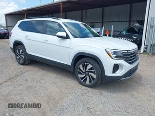 2025 Volkswagen Atlas SE z VIN 1V2HR2CA6SC506134, wystawiony jako IAAI lot #42120549 z przebiegiem 10 454 mil mil oraz . Historia ofert i sprzedaży dostępna na DreamBid. Obrazek 1.