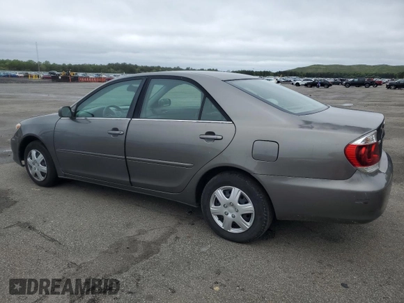 2005 Toyota Camry STD z VIN 4T1BE32K95U580581, wystawiony jako Copart lot #58212165 z przebiegiem 124 350 mil mil oraz Czysty tytuł • Clean title. Historia ofert i sprzedaży dostępna na DreamBid. Obrazek 2.