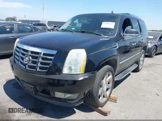 2007 Cadillac Escalade z VIN 1GYFK63887R127376, wystawiony jako IAAI lot #42150261 z przebiegiem 165 849 mil mil oraz . Historia ofert i sprzedaży dostępna na DreamBid. Obrazek 2.